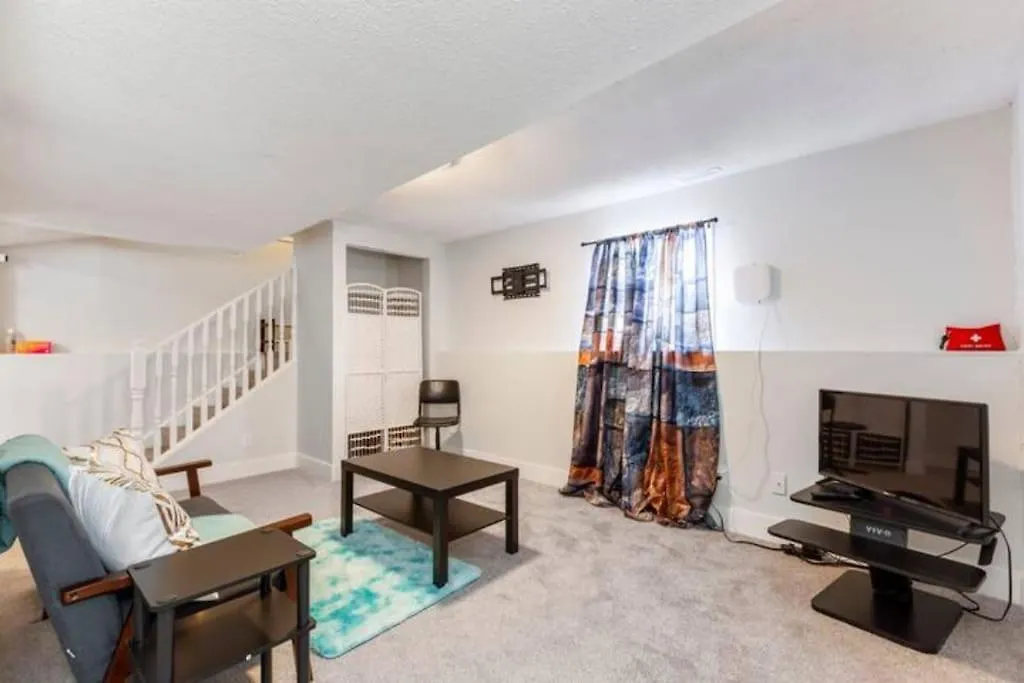 Kwatera prywatna Cozy Furnished Room-4 Close To U Of A In Edmonton - With Shared Spaces Kanada