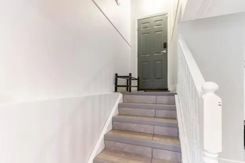 Kwatera prywatna Cozy Furnished Room-4 Close To U Of A In Edmonton - With Shared Spaces