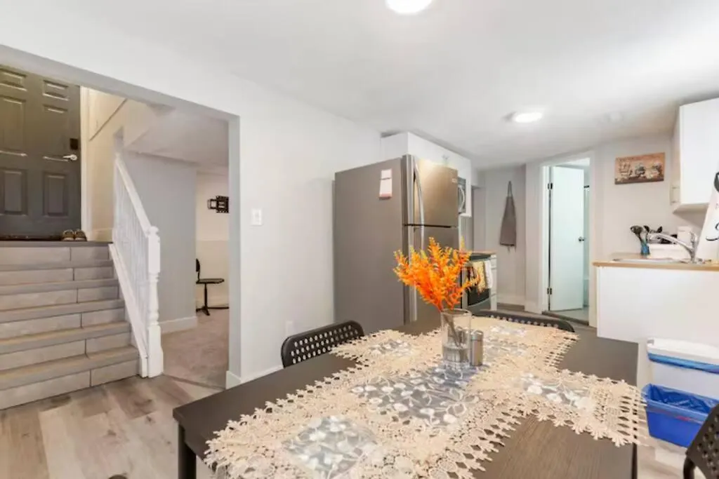 Kwatera prywatna Cozy Furnished Room-4 Close To U Of A In Edmonton - With Shared Spaces Kanada