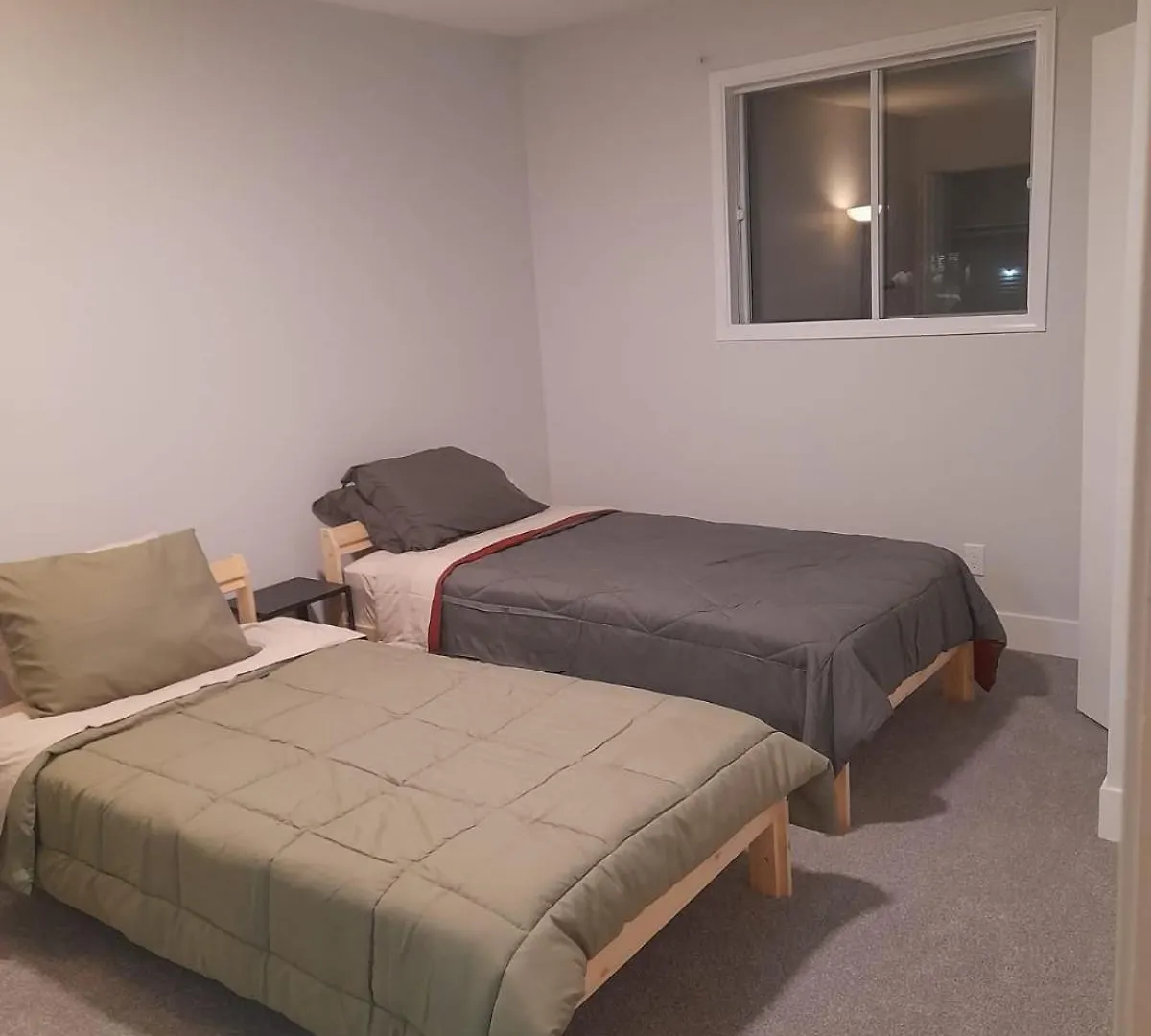 Cozy Furnished Room-4 Close To U Of A In Edmonton - With Shared Spaces