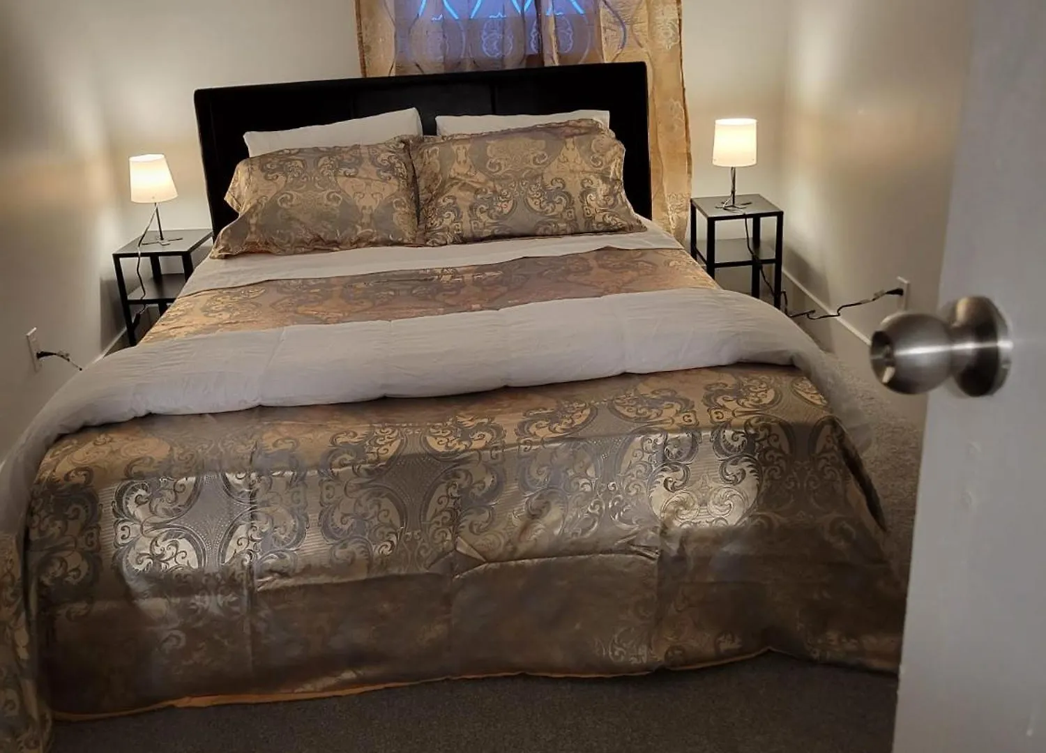 Cozy Furnished Room-4 Close To U Of A In Edmonton - With Shared Spaces 0*,  Kanada