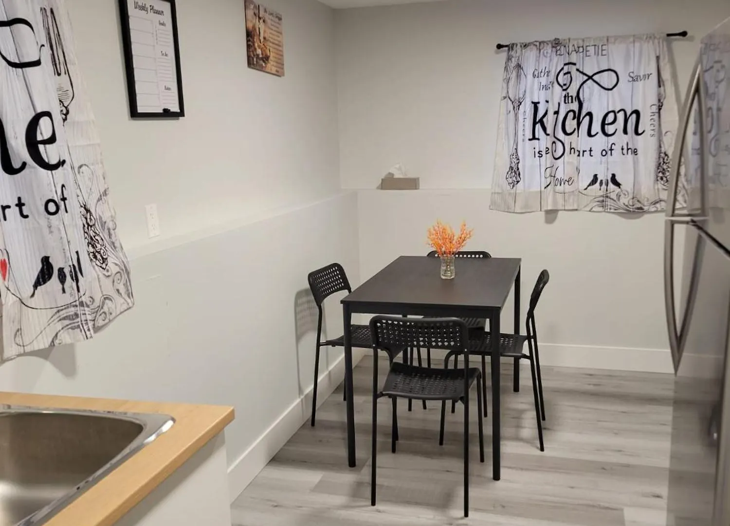 Cozy Furnished Room-4 Close To U Of A In Edmonton - With Shared Spaces Canada